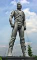 Една от четирите идентични статуи на различни места в Европа с цел да рекламират албума на Майкъл Джексън - HIStory
